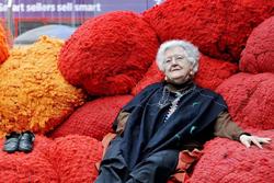 Portrait of Sheila Hicks with her installation from “Foray into Chromatic Zones,” London, 2015. Courtesy of PA Images / Alamy Stock Photo