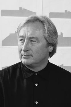 A portrait of architect Steven Holl.